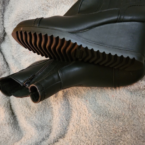 KHOMBU Size 10 M Black Vegan Leather Wedge Booties NWT - Picture 5 of 6